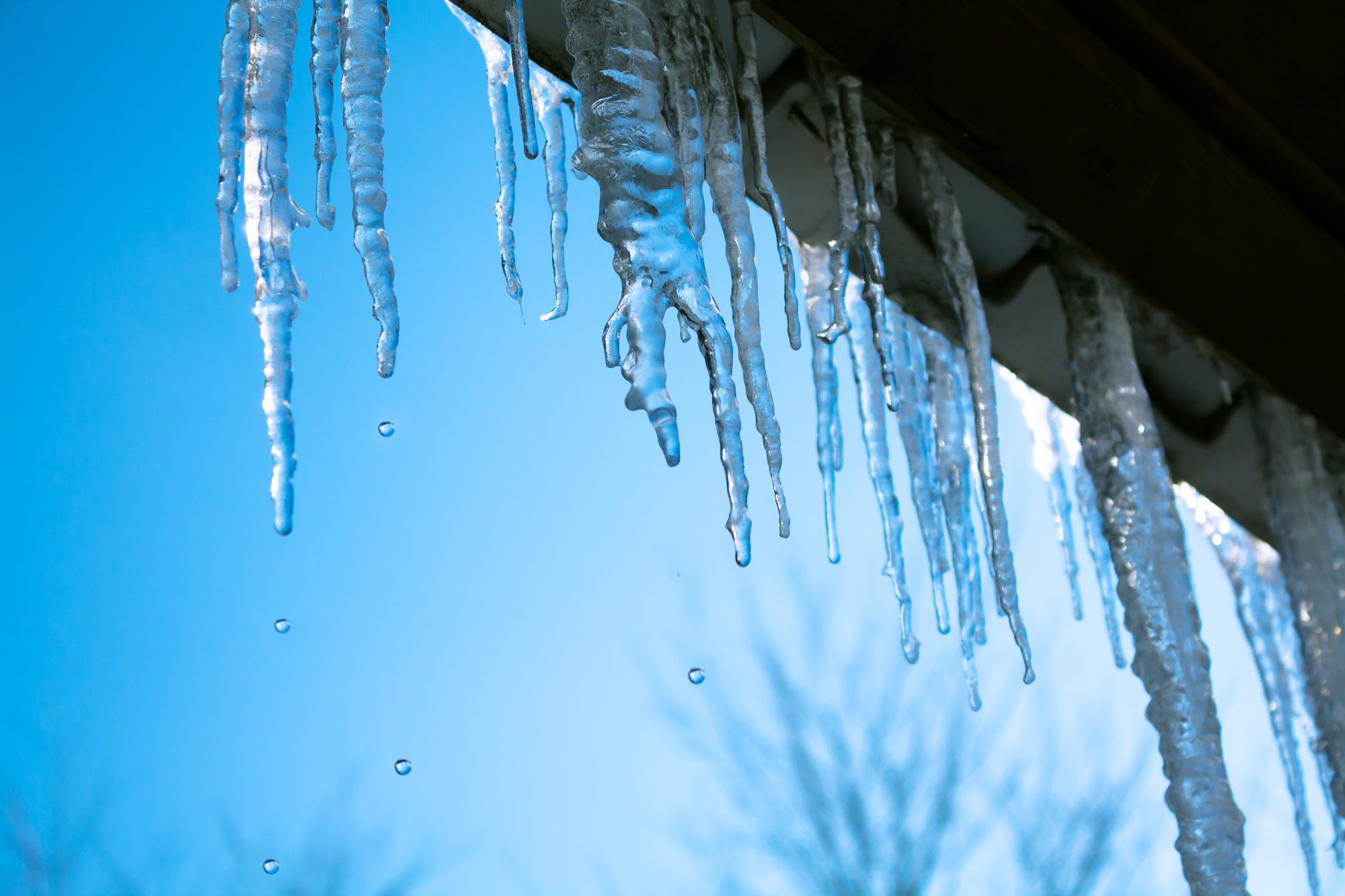 Beautiful,Icicles,Shine,In,Sun,Against,Blue,Sky.,Spring,Landscape