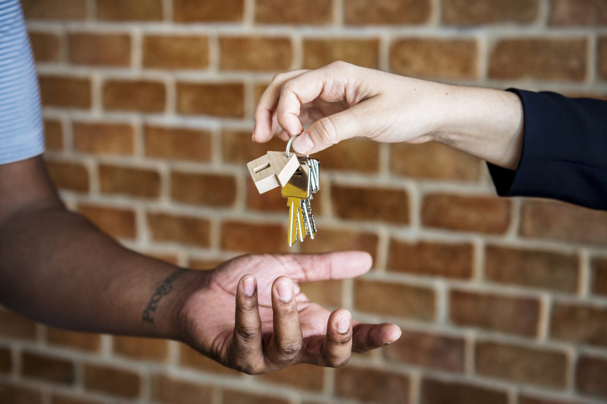 Man gets keys to apartment and renters insurance to protect him